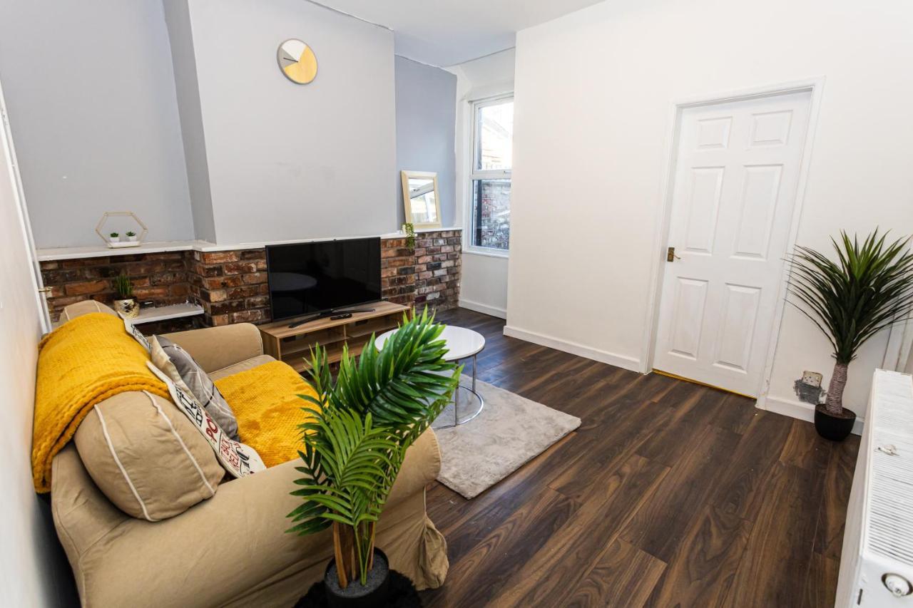M18 Abbey Hey Guesthouse, Manchester