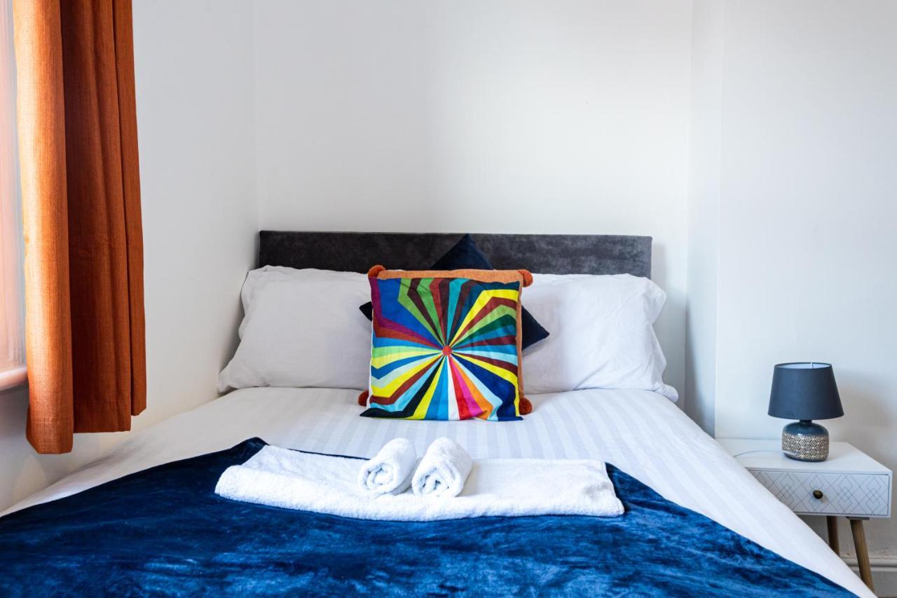 M18 Abbey Hey Guesthouse — Photos 1